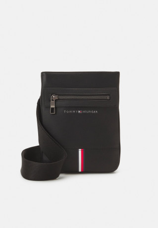 Tommy Hilfiger CORPORATE MINI CROSSOVER UNISEX Across body bag black CORPORATE MINI CROSSOVER UNISEX Сумка через плечо черный