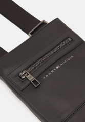 Tommy Hilfiger CORPORATE MINI CROSSOVER UNISEX Across body bag black CORPORATE MINI CROSSOVER UNISEX Сумка через плечо черный