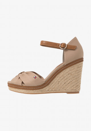 Tommy Hilfiger ICONIC ELENA SANDAL High heeled sandals cobblestone ICONIC ELENA SANDAL Босоножки на высоком каблуке булыжник