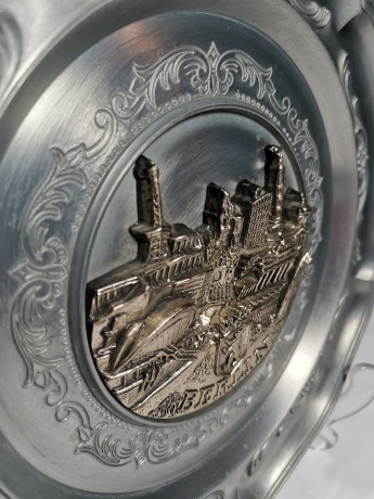 Koziol, Декоративная Тарелка-панно "Берлин" с трехмерным изображением достопримечательностей Берлина, металл, 22см, Германия 1980г