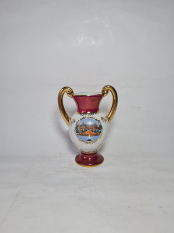 Ваза винтажная Limoges France "Замок Люневиль" с 2 ручками, среднего размера,  фарфор, 15.5 см, Франция, 1960-70гг.