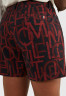 Tommy Hilfiger ADAPTIVE LOGO Shorts regatta red multi АДАПТИВНЫЙ ЛОГОТИП — шорты регата красный мульти