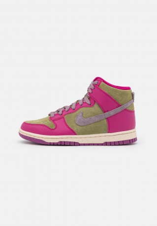 Nike Sportswear WMNS DUNK HIGH ESO Sneaker high dynamic berry/grand purple/pilgrim/pearl white WMNS DUNK HIGH ESO Высокие кроссовки женские динамичный ягодный/гранд-фиолетовый/пилигрим/жемчужно-белый