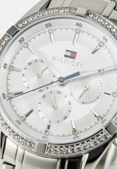 Tommy Hilfiger CASE WITH BEZEL DIAL BRACELET Chronograph watch silver-coloured КОРПУС С БЕЗЕЛЕМ БРАСЛЕТ Часы с хронографом серебристый