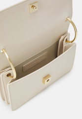 Tommy Hilfiger CHIC CROSSOVER Across body bag sugarcane CHIC CROSSOVER Сумка через плечо сахарный тростник