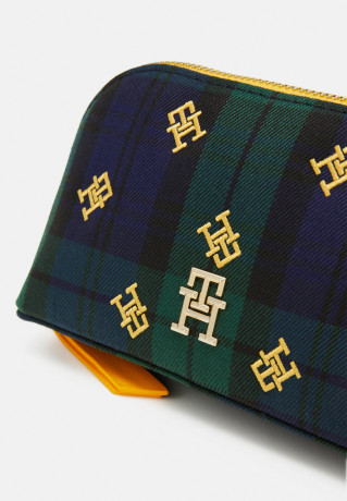 Tommy Hilfiger GIFT PACKS MAKE UP CHARM  Wash bag blackwatch ПОДАРОЧНЫЕ НАБОРЫ MAKE UP CHARM Сумка для стирки черные часы