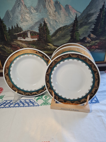 H&C Czechoslovakia Набор тарелок, белый фарфор с зелено-золотым ободком, 4 шт х 23 x 3,5 см, Чехословакия, 1960-70гг.