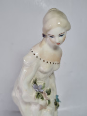 Статуэтка винтажная LUX Alba-Iulia "Женщина с цветами", фарфор, 20,5 x 6 см, Румыния, 1960-1970гг.