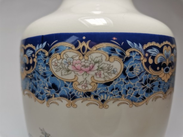 Japan porcelain, Винтажная Ваза "Цветы и птицы" в сине-голубых тонах с позолотой, Раритет, японский фарфор, 22см, Япония 1970г.