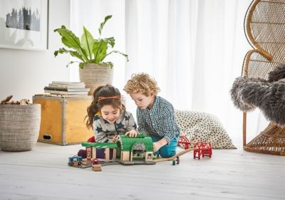 BRIO Neuer Hauptbahnhof mit Ticketautomat Новый главный вокзал с автоматом по продаже билетов