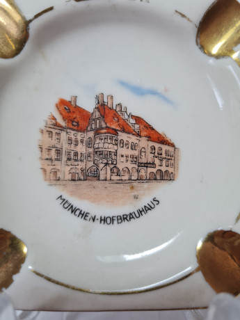 Elisenfels Arzberg Bavaria Винтажная квадратная пепельница с обильной позолотой "Мюнхен", 8см, Германия,1960-70гг.