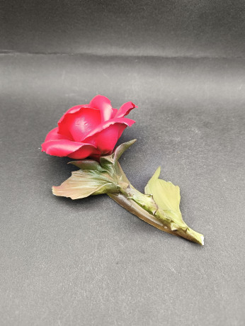 Статуэтка винтажная Capodimonte "Красная роза на веточке", фарфор, 18 х 7 см, Италия, 1960-70гг.