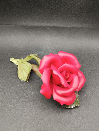 Статуэтка винтажная Capodimonte "Красная роза на веточке", фарфор, 18 х 7 см, Италия, 1960-70гг.