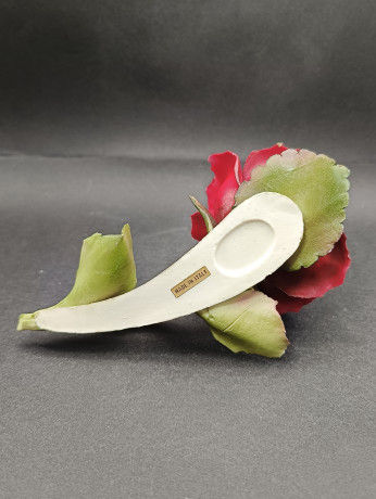 Статуэтка винтажная Capodimonte "Красная роза на веточке", фарфор, 18 х 7 см, Италия, 1960-70гг.