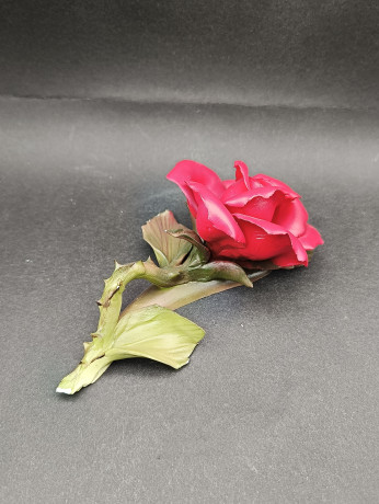 Статуэтка винтажная Capodimonte "Красная роза на веточке", фарфор, 18 х 7 см, Италия, 1960-70гг.