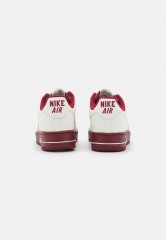 Nike Sportswear WMNS AIR FORCE 1 07 SE XCAT Sneaker low sail/team red/metallic gold/black WMNS AIR FORCE 1 07 SE XCAT Низкие кроссовки женские парус/командный красный/золотой металлик/черный