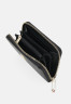 Tommy Hilfiger ICONIC MEDIUM Wallet black ICONIC СРЕДНИЙ Бумажник черный