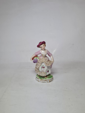 Barock Rokoko Статуэтка "Дама в викторианском стиле в бордово-фиолетовом платье и шляпке", 12,5 x 7 см, Германия, 1960-70гг.