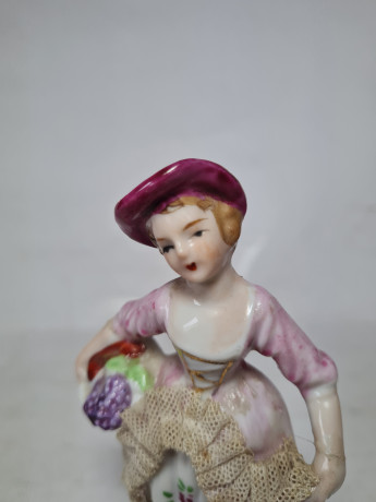 Barock Rokoko Статуэтка "Дама в викторианском стиле в бордово-фиолетовом платье и шляпке", 12,5 x 7 см, Германия, 1960-70гг.