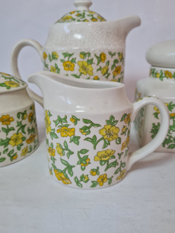 Набор посуды винтажный Taunton Valb England: чайник, молочник, сахарница, банка с крышкой "Желтые цветы", фарфор, Англия, 1960-70гг.
