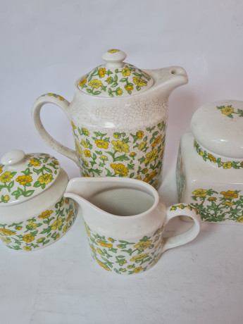 Набор посуды винтажный Taunton Valb England: чайник, молочник, сахарница, банка с крышкой "Желтые цветы", фарфор, Англия, 1960-70гг.