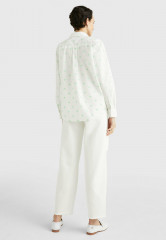 Tommy Hilfiger MONOGRAM EMBROIDERY  Button-down blouse small cmd emb spring lime MONOGRAM EMBROIDERY Блузка на пуговицах маленький cmd emb весенняя известь