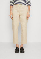 Tommy Hilfiger TAPERED PANT Chinos light sandalwood ЗАУЖЕННЫЕ БРЮКИ Брюки чинос светлое сандаловое дерево