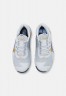 Nike Performance METCON 7 Sneaker low pure platinum/metallic gold coin/ashen slate/aluminum/thunder blue METCON 7 кроссовки женские низкие чистая платина/металлическая золотая монета/пепельный сланец/алюминий/синий гром