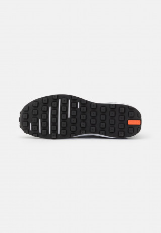 Nike Sportswear WAFFLE ONE Sneaker low black/white/orange WAFFLE ONE кроссовки женские низкие черный/белый/оранжевый