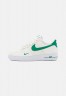 Nike Sportswear WMNS AIR FORCE 1 07 SE XCAT Sneaker low sail/malachite/white/gold WMNS AIR FORCE 1 07 SE XCAT Низкие кроссовки женские парус/малахит/белый/золото