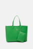 Tommy Hilfiger ICONIC TOMMY TOTE Tote bag galvanic green ICONIC TOMMY TOTE Сумка-тоут гальванический зеленый