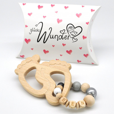 glucksWunder Holz Greifling Beissring Babyfusschen Buche personalisiert mit Name in Geschenkverpackung Деревянное кольцо для прорезывания зубов детские ножки бук персонализированное с именем в подарочной коробке