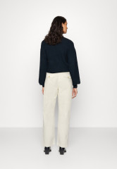 Tommy Hilfiger TAPERED PANT Chinos ecru ЗАУЖЕННЫЕ БРЮКИ Брюки чинос экрю