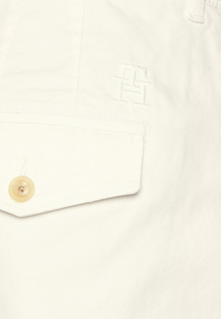 Tommy Hilfiger TAPERED PANT Chinos ecru ЗАУЖЕННЫЕ БРЮКИ Брюки чинос экрю