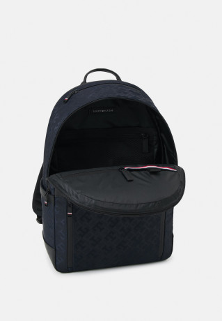 Tommy Hilfiger ELEVATED MONO BACKPACK UNISEX Rucksack space blue ПОВЫШЕННЫЙ РЮКЗАК МОНО УНИСЕКС Рюкзак космический синий