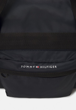 Tommy Hilfiger SKYLINE DUFFLE UNISEX Weekend bag space blue SKYLINE DUFFLE UNISEX Сумка выходного дня космический синий