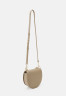 Tommy Hilfiger CHIC SADDLE BAG Across body bag beige CHIC SADDLE BAG Сумка через плечо бежевый