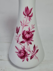 Ваза винтажная Royal KPM Bavaria, белый фарфор "Красные розы", 19 x 8 см / 3 см, Германия, 1960-70гг.