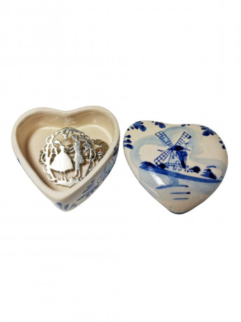 Шкатулка винтажная с амулетом Delft / K&S, фарфор, 8 х 8 см, амулет с цепочкой, Нидерланды, 1970 год.