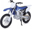 Maisto Modellmotorrad Yamaha YZ450F (weiss-blau Модель мотоцикла Yamaha YZ450F (бело-голубой