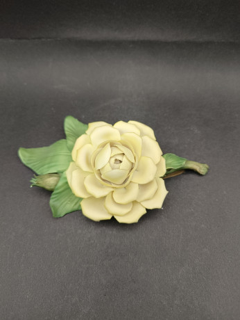 Статуэтка винтажная The Franklin Mint "Желтый цветок с листьями", фарфор, 17 х 5 см, Италия, 1985 год.