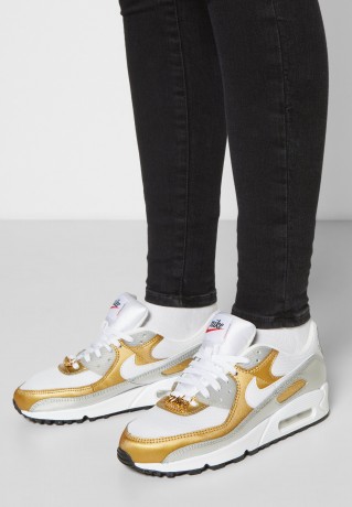 Nike Sportswear AIR MAX 90 SE Sneaker low white/metallic gold/metallic silver/black/habanero red AIR MAX 90 SE Низкие кроссовки женские белый/золотой металлик/серебристый металлик/черный/красный хабанеро