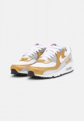 Nike Sportswear AIR MAX 90 SE Sneaker low white/metallic gold/metallic silver/black/habanero red AIR MAX 90 SE Низкие кроссовки женские белый/золотой металлик/серебристый металлик/черный/красный хабанеро