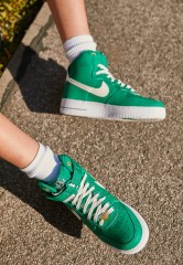Nike Sportswear WMNS AIR FORCE 1 HI SE Sneaker high malachite/brown basalt/sail/metallic gold WMNS AIR FORCE 1 HI SE Высокие кроссовки женские малахит/коричневый базальт/парус/металлическое золото