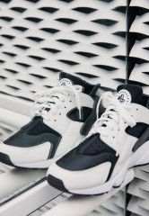 Nike Sportswear AIR HUARACHE UNISEX Sneaker low black/white AIR HUARACHE UNISEX Низкие кроссовки женские черно-белый