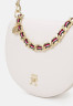 Tommy Hilfiger CHIC SADDLE BAG Across body bag weathered white CHIC SADDLE BAG Сумка через плечо выветрившийся белый