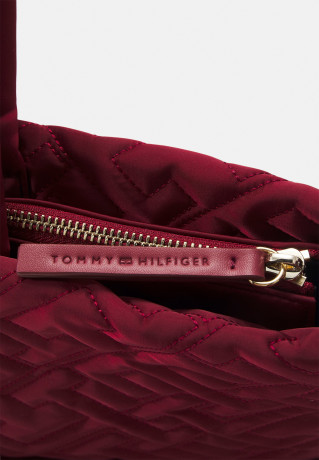 Tommy Hilfiger IDOL TOTE MONO Tote bag rouge IDOL TOTE MONO Сумка-тоут румяна