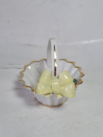 Конфетница винтажная Porfin / Cluj-Napoca, с цветами и объемным бантом, керамика, 10 x 9 см, Германия, 1960-1970гг.