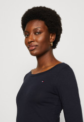 Tommy Hilfiger 1985 SLIM OPEN 3/4 Long sleeved top desert sky 1985 SLIM OPEN 3/4 Топ с длинными рукавами небо пустыни