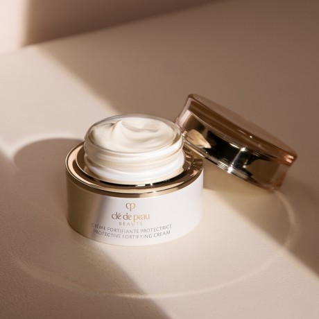 Cle de Peau Beaute PROTECTIVE FORTIFYING CREAM N  ЗАЩИТНЫЙ УКРЕПЛЯЮЩИЙ КРЕМ N